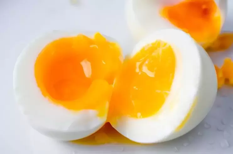 меко сварено пилешко яйце за диета без въглехидрати