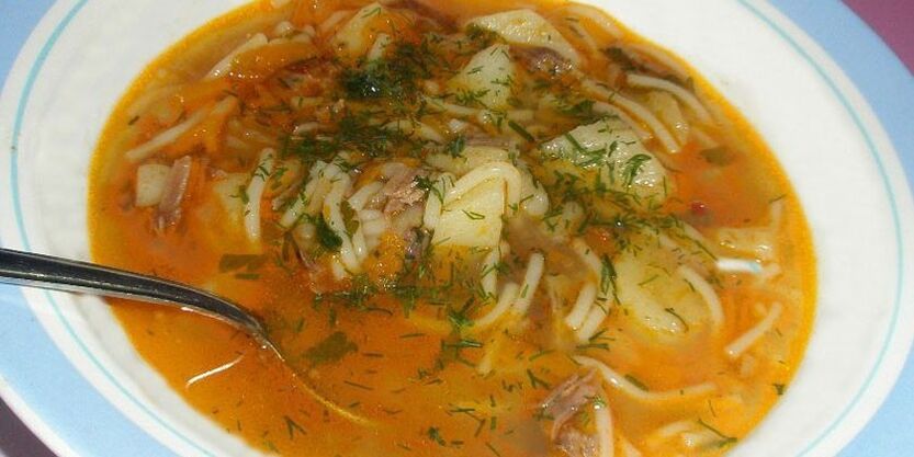 Пилешка супа с картофи и юфка в диетата на хора, склонни към алергии